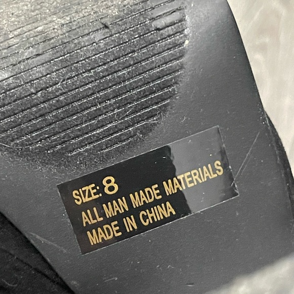 Black heels size 8 - Picture 4 of 4